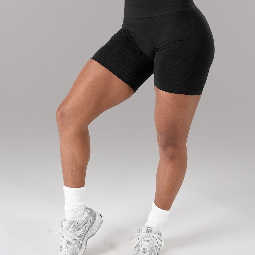 Alphalete revive Black High-Rise Shorts